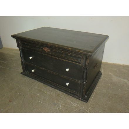 Antique Pine Trunk (black)