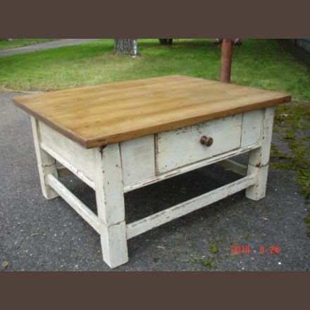 Country pine coffee table /original paint finished product