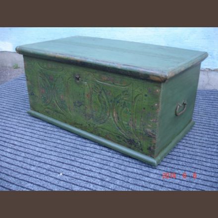 Country pine trunk /original paint, finished condition