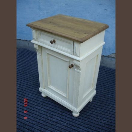 Country pine nightstand / original paint, finished condition