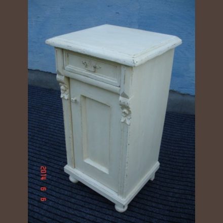 Country pine nightstand / original paint, finished condition