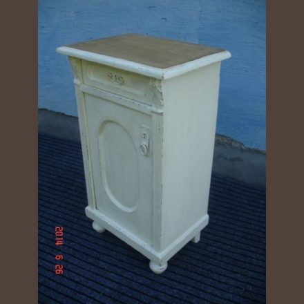 Country pine nightstand / original paint, finished condition