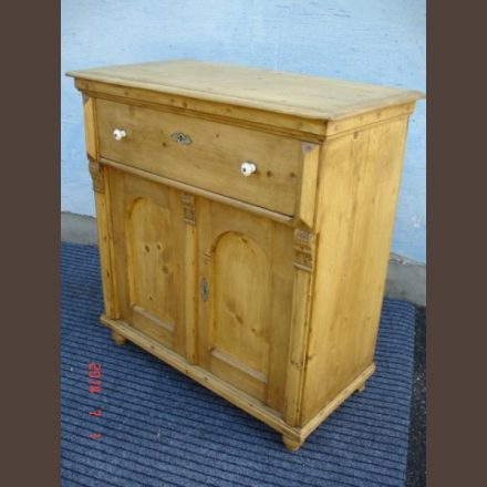 Country pine base cabinet /original item, waxfinished condition